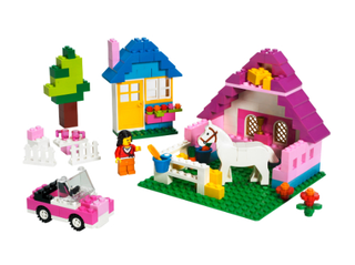 Illustration for article titled This Season's Must-Buy LEGO Sets